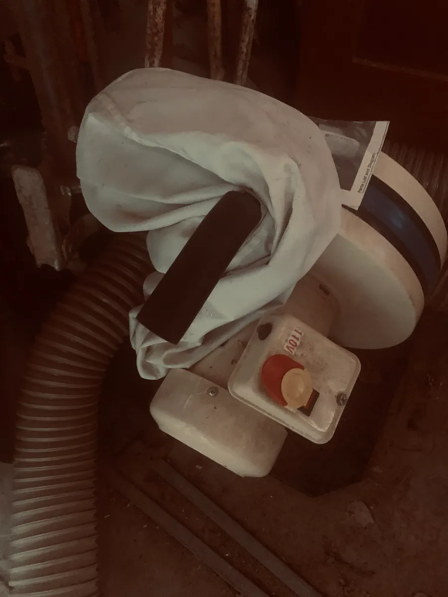 Rockler 3/4 HP Wall-Mount Dust Collector with Hose & Bag