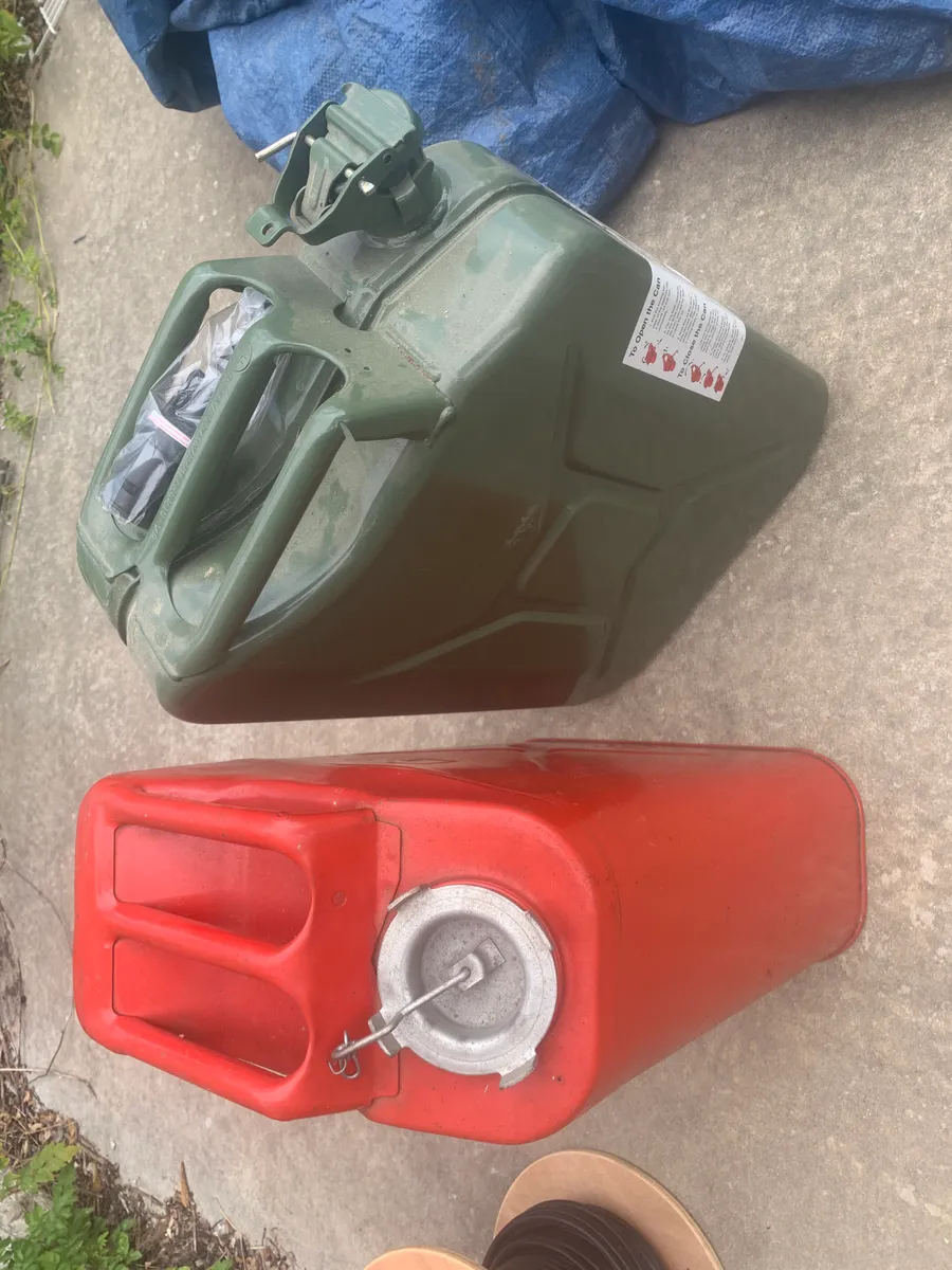 Heavy Duty Metal 5-Gallon Jerry Cans - Wavian NATO & Vintage US Military