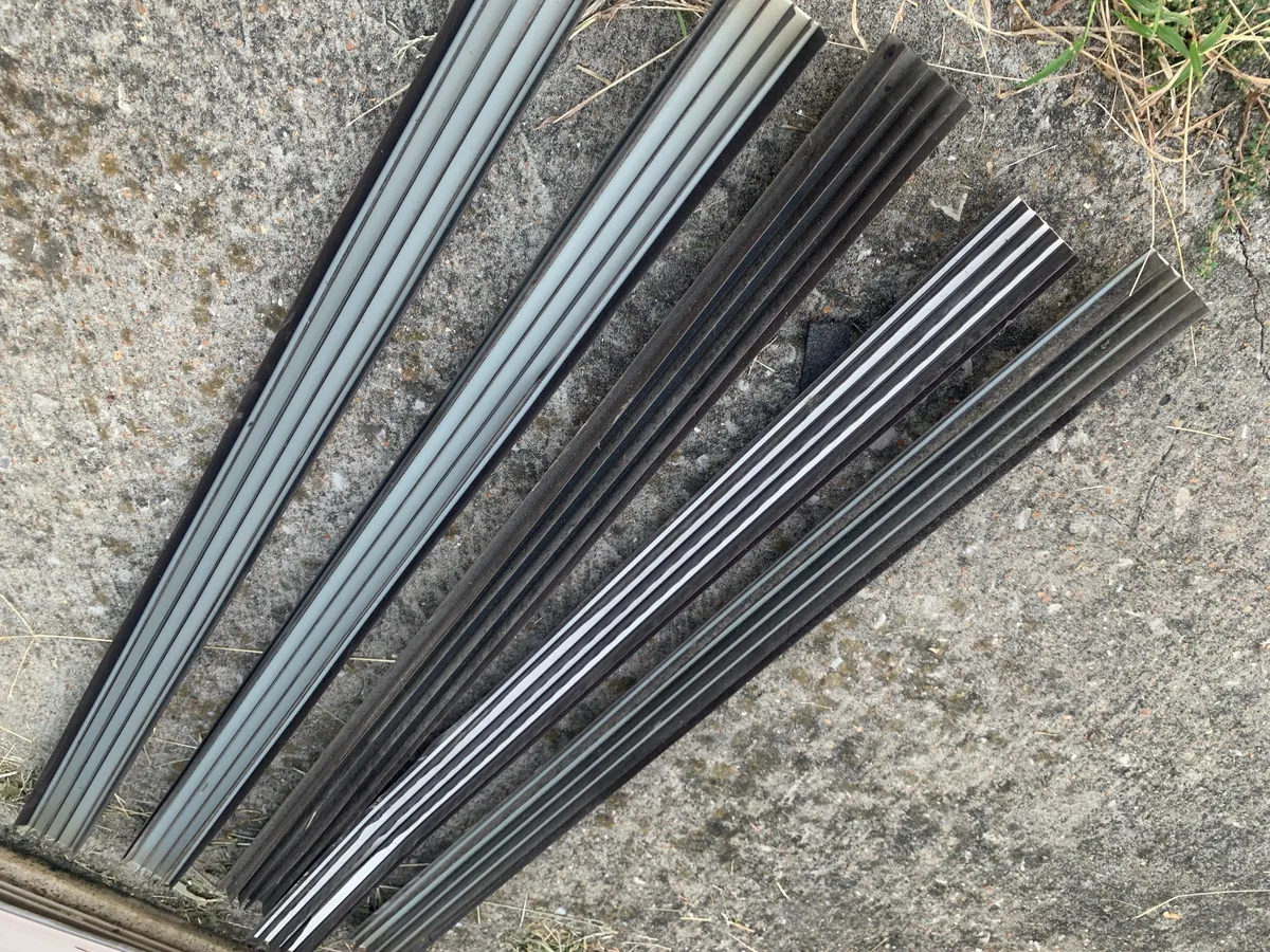 20 Door Sweeps 32"